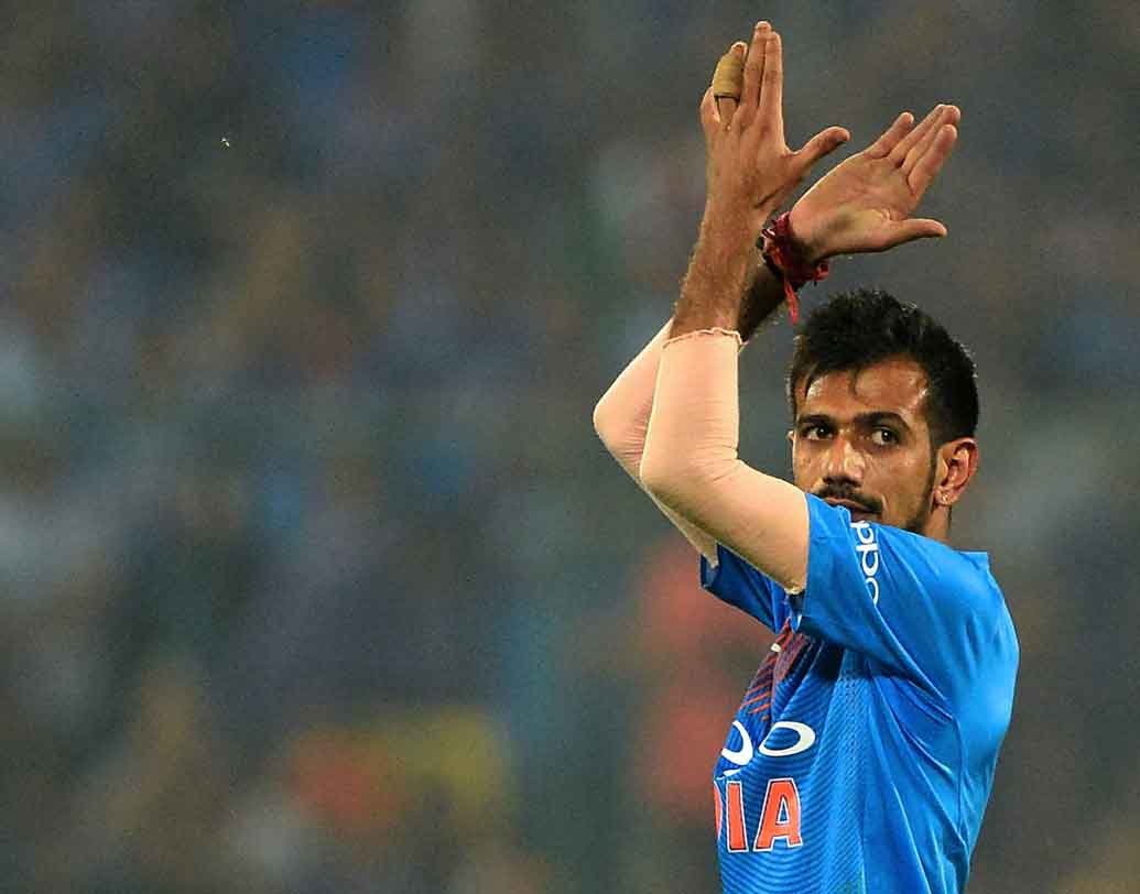 যুজবেন্দ্র চাহাল: প্রথম ম্যাচে বল হাতে কামাল দেখালেও দ্বিতীয় ম্যাচে মুনরো মেশিনে পিষ্ট হয়েছেন তিনিও। তবে তাঁর বাদ পড়ার সম্ভাবনা বেশ কম।