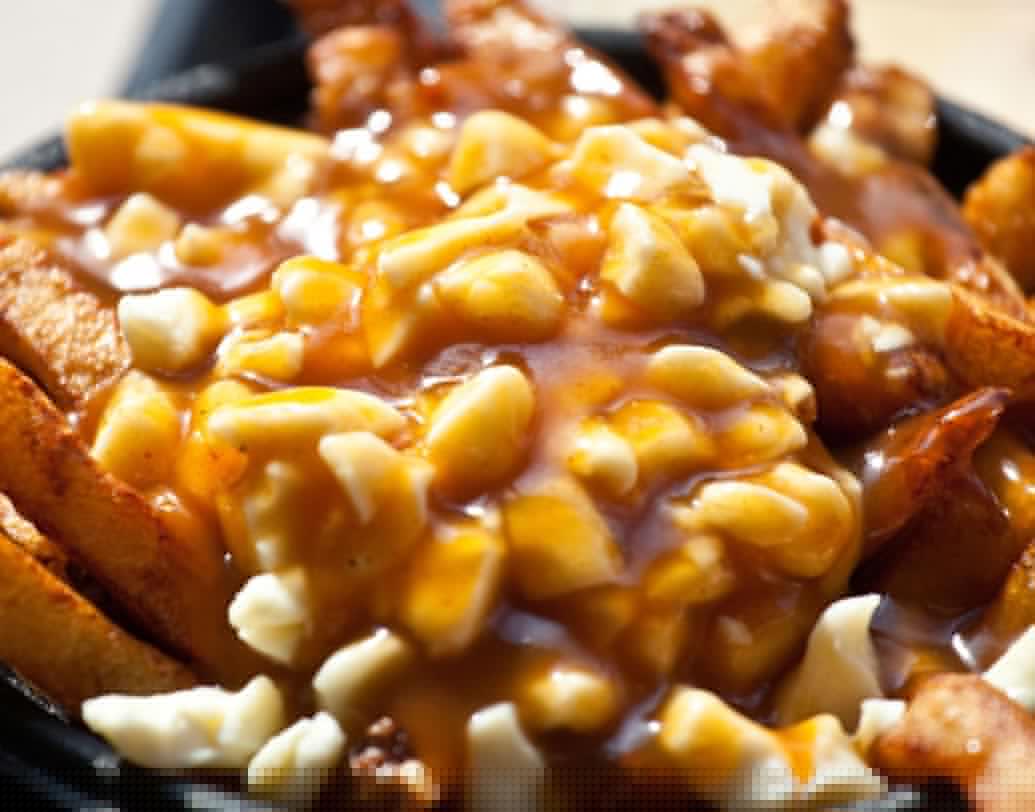 পুতিন। ঘন ব্রাউন গ্রেভির মধ্যে মাখামাখি করেছে রয়েছে ফ্রেঞ্চ ফ্রাই। তার উপর গলানো চিজ ছড়ানো। এক বার ভাবুন তো এতে কতটা ক্যালোরি থাকতে পারে? কানাডার ন্যাশনাল ডিশ পুতিন আসলে এক্কেবারে কমফর্ট ফুড। কিউবেকের এই ডিশের এক প্লেটে রয়েছে ৯৮৪ ক্যালোরি।