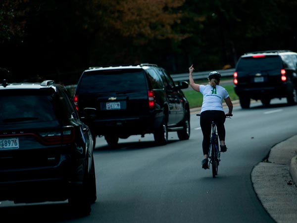 Juli Briskman lost her job as she showed middle finger to Donald Trump dgtl