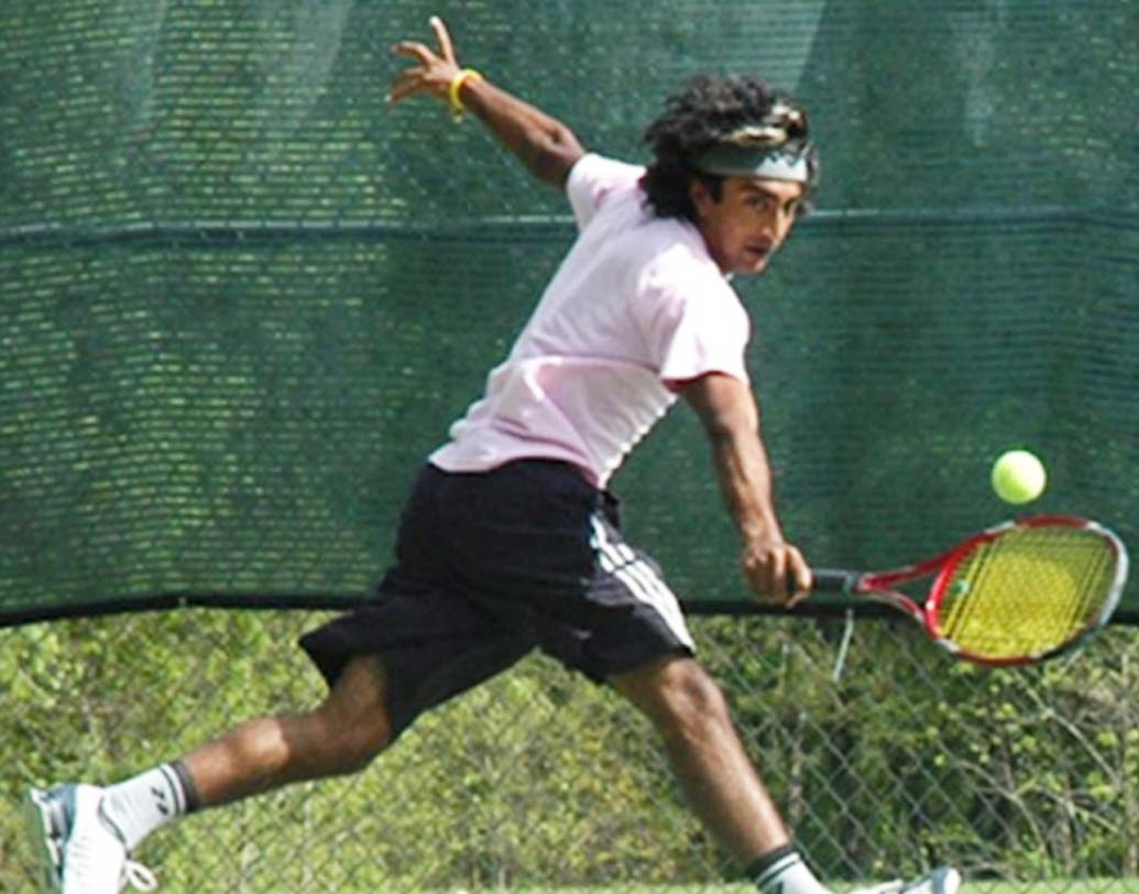 তবে র‌্যাপ গাওয়ার আগে টেনিস কোর্টেই বেশি দেখা মিলত আকাশের। ২০০৯ সালে ১৬ বছর বয়সে টেক্সাসে স্টেট লেভেল চ্যাম্পিয়নশিপ খেতাব জেতেন আকাশ দদলানি।