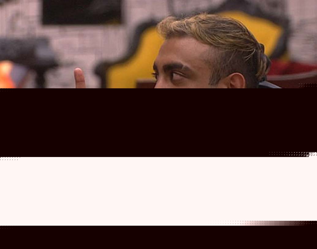 ২৪ বছর বয়সে এসে আকাশ ঠিক করেন যে তিনি একজন র‌্যাপার হতে চান। তখনও তিনি টেনিসের সঙ্গেই যুক্ত ছিলেন। কিন্তু খুব শীঘ্রই নিজের প্ল্যান বদলে ফেলেন এই র‌্যাপার।