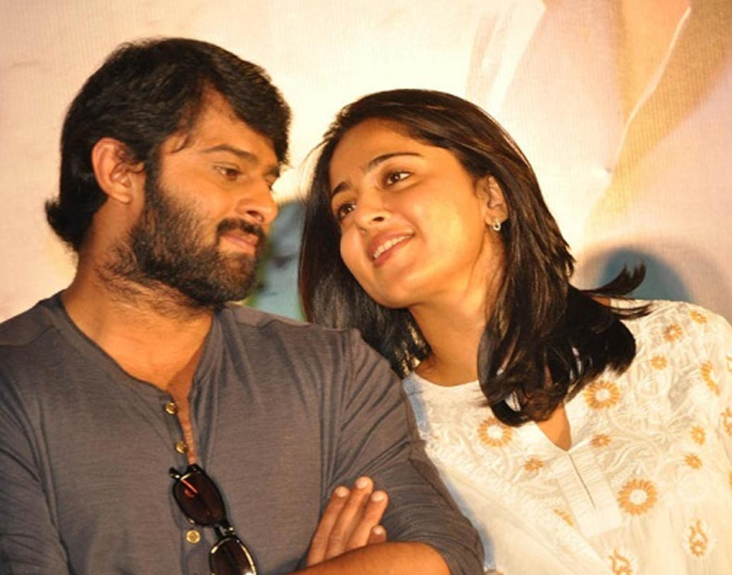 দক্ষিণী ছবির প্রযোজক ক্রিশের সঙ্গে তাঁর সম্পর্ক নিয়ে অনেক জলঘোলা হয়। পরে প্রভাসের সঙ্গেও তাঁর নাম জড়ায়।