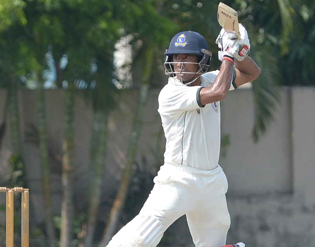 ঋদ্ধিমান সাহা: নিঃসন্দেহে এই মুহূর্তে দেশের সেরা উইকেটকিপার তিনি। তার প্রমাণও রেখেছেন বহু বার। কিন্তু ছোট ফর্ম্যাটে তাঁর ব্যাটিং নিয়ে কিছু প্রশ্ন রয়েছে। আইপিএলে দুরন্ত ব্যাটিং করে সেই ‘বদনাম’ অবশ্য কিছুটা কাটিয়েছেন তিনি।