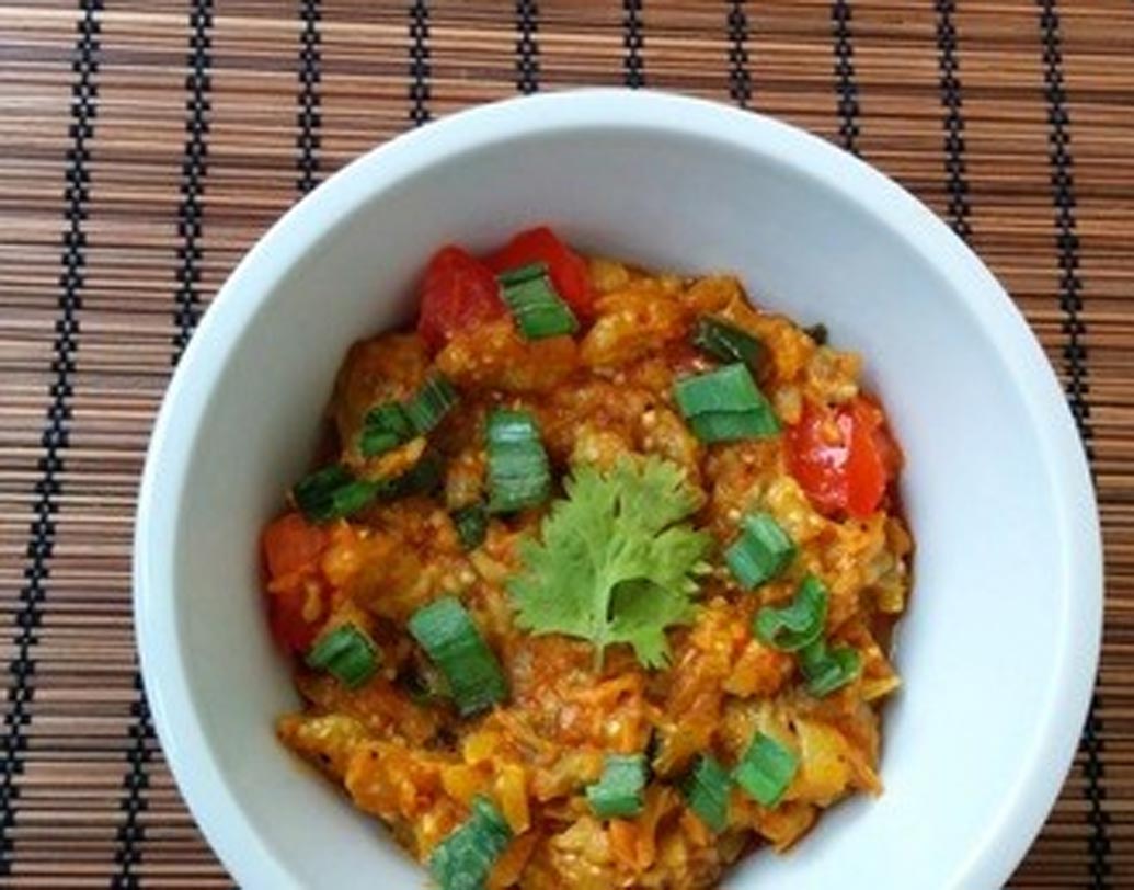 অরুণাচল প্রদেশ: প্রায় সব রান্নায় বেগুন দেওয়া এই রাজ্যের বৈশিষ্ট্য। খিচুড়িতেও তাই বেগুন পাবেন। এই রাজ্যে খিচুড়িকে ডাকা হয় জা দোজ নামে।