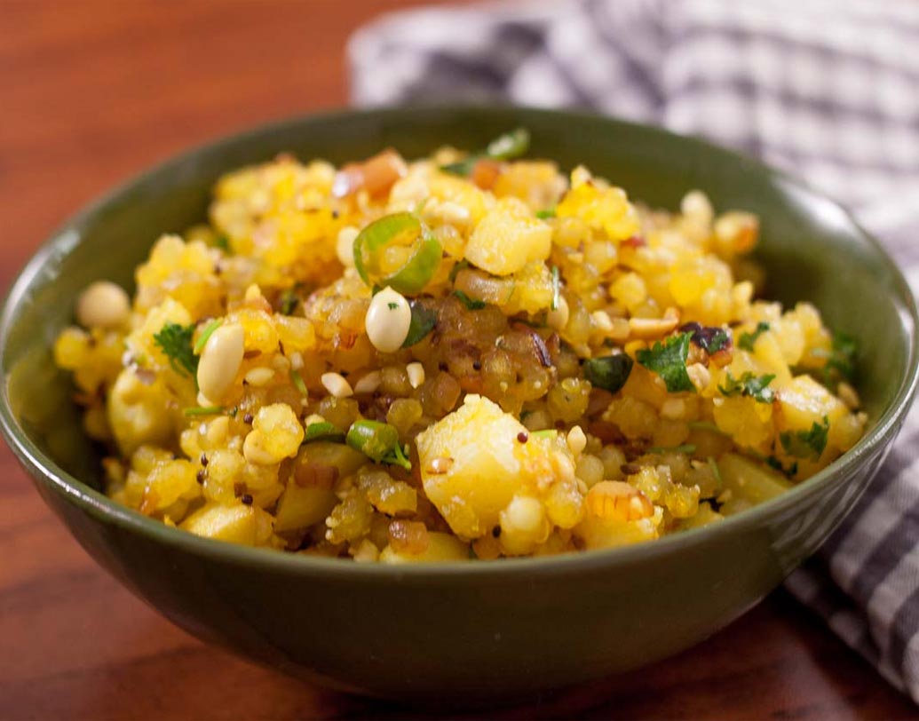 মধ্য প্রদেশ: সাবুদানা খিচুড়ি মধ্য প্রদেশে খুবই জনপ্রিয়।