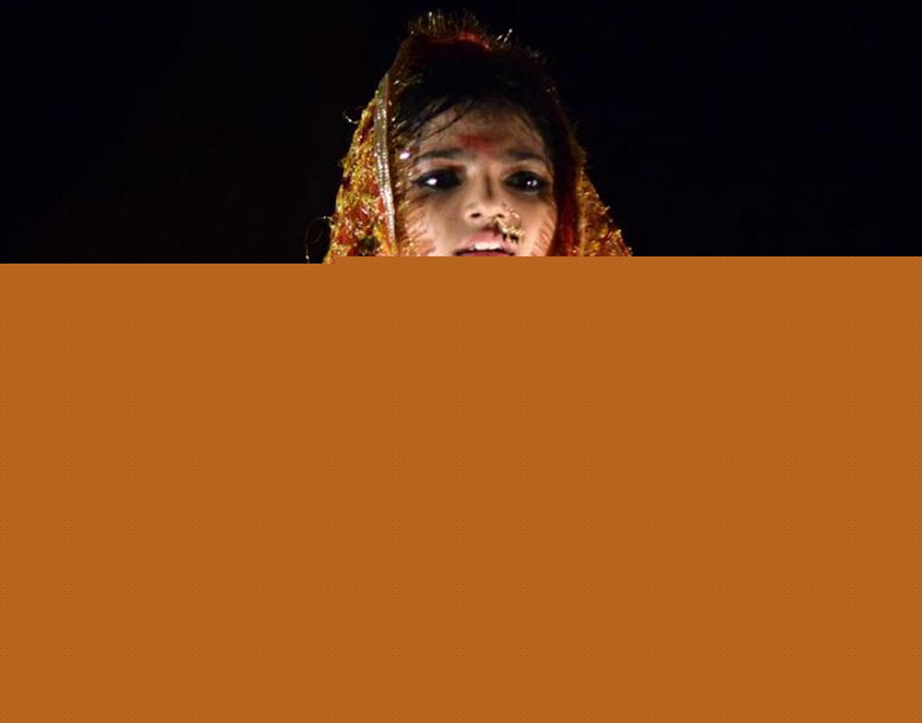 আসলে এই প্রথম নাটকের মঞ্চে দেখা যাবে হিয়াকে। নাটকের নাম ‘ভদ্রেশ্বরীর গল্প’।