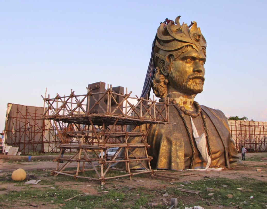 এখন ‘বাহুবলী’র বিশাল এই সেটটি পর্যটনকেন্দ্র হিসেবে খুলে দেওয়া হল সর্বসাধারণের জন্য।