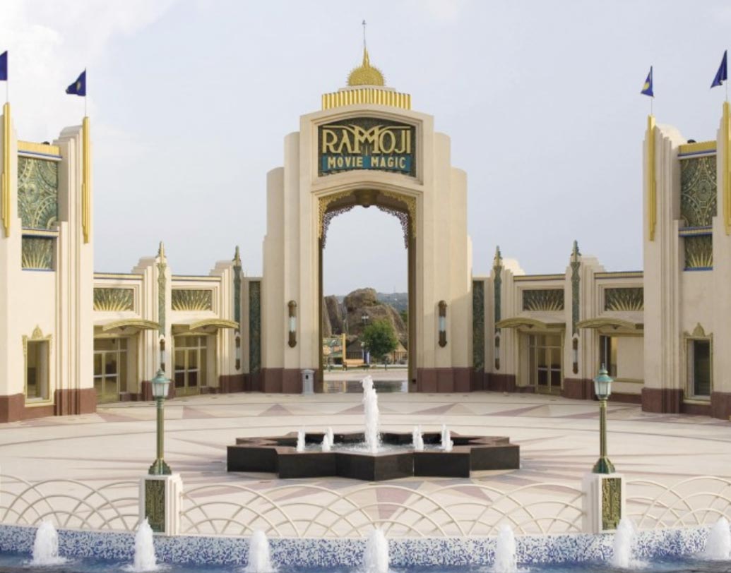 রামোজি ফিল্ম সিটির ওয়েবসাইট থেকে অনলাইনে টিকিট কাটা যাবে। আপাতত ১৪ ডিসেম্বর পর্যন্ত টিকিট বুক করা যাবে।