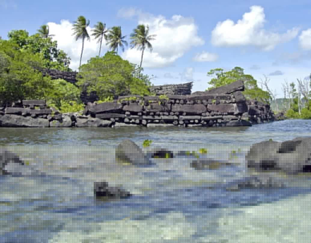 প্রত্নতাত্মিকদের মতে, ১১৮০ সাল নাগাদ নান মাদোল-এ পাথর এবং প্রবাল দিয়ে এই শহর তৈরির কাজ শুরু হয়ে গিয়েছিল।