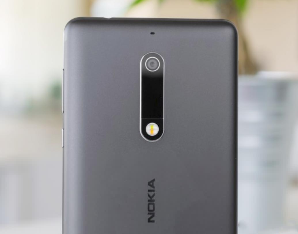 নোকিয়া ৫-এ রয়েছে ১৩ মেগাপিক্সেল রিয়ার ক্যামেরা ও ৮ মেগাপিক্সেল ফ্রন্ট ক্যামেরা। রয়েছে ডুয়াল টোন ফ্ল্যাশ।