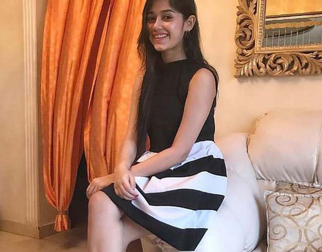 জানেন কি জন্নতের বাবাও একজন অভিনেতা? অভিনয়ের যাবতীয় থুঁটিনাটি বাবার থেকেই শিখেছেন জন্নত।