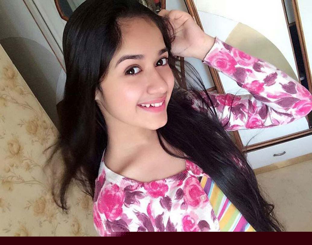 ২০০৯ সালে অভিনয় জগতে হাতেখড়ি জন্নতের। এখন তাঁর বয়স ১৫ বছর। ২০০২ সালের ২৯ অগস্ট জন্ম জন্নতের।