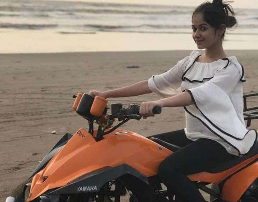 বর্তমানে ‘তু আশিকি’ ধারাবাহিকে অভিনয় করছেন জন্নত। অভিনয় ছাড়া সাজগোজেও নাকি তিনি সমান পারদর্শী। মেকআপের টিপস দিতে ইউটিউবে ‘কমপ্লিট স্টাইলিং উইথ জন্নত জুবের’ নামে তাঁর একটি নিজস্ব চ্যানেলও রয়েছে।