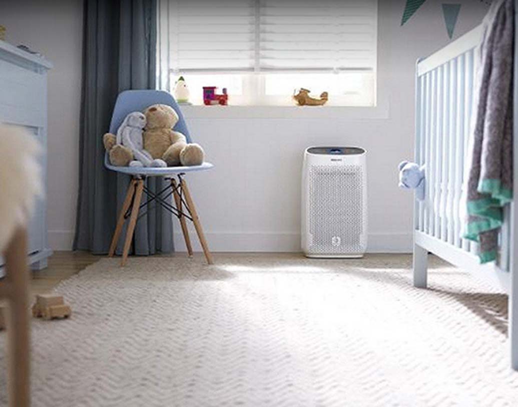 ঘরের আকৃতি এবং আয়তনের কথা মাথায় রেখেই এয়ার পিউরিফায়ার কিনুন। বাজারে অনেক রকম মডেল পাওয়া যায়। আপনার ঘর যদি ছোটও হয় তাহলেও একটু বড় এবং কমপ্যাক্ট মডেল কেনাই ভাল। অনেক বেশি শোধন ক্ষমতাযুক্ত পিউরিফায়ার কেনাই এই সময় যুক্তিযু্ক্ত।