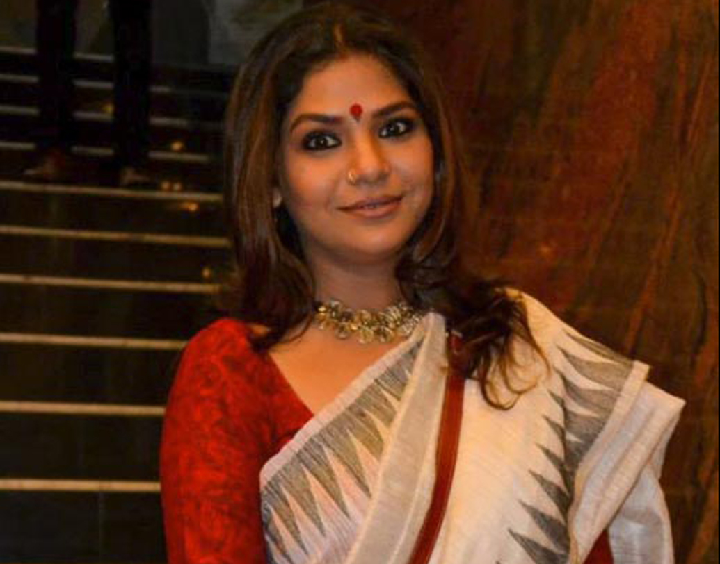 সুদীপ্তা চক্রবর্তী: আমার প্রথম প্রশ্ন হল, কলকাতা চলচ্চিত্র উত্সব আন্তর্জাতিক মানের হয় কি? এটা বলছি কারণ, বছর ১৫ আগেও যে আবহাওয়াটা ছিল এখন আর সেটা নেই। ফিল্ম সিলেকশনে সমস্যা আছে। ফলে ‘মাস’কে কানেক্ট করা গেলেও ‘ক্লাস’কে ধরা যাচ্ছে না। যাঁরা ভাল ছবি দেখতে পছন্দ করেন তাঁরা ফেস্টিভ্যাল বিমুখ হচ্ছেন।