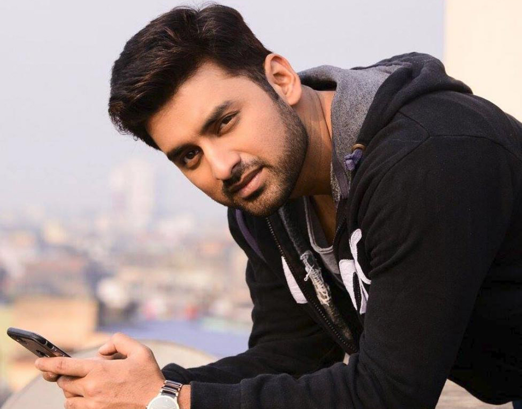 অঙ্কুশ: কলকাতা ফিল্ম ফেস্টিভ্যালে প্রতি বছরই যাই। এ বার হবে না। কারণ আমি মুম্বইতে। তবে এখান থেকে অনেক ভাল কনসেপ্ট অ্যাডপ্ট করা যায়। যাঁরা ইন্ডাস্ট্রিতে রয়েছেন তাঁরা প্রত্যেকেই ফিল্ম ফেস্টিভ্যালে ছবি দেখে শিখতে পারেন।