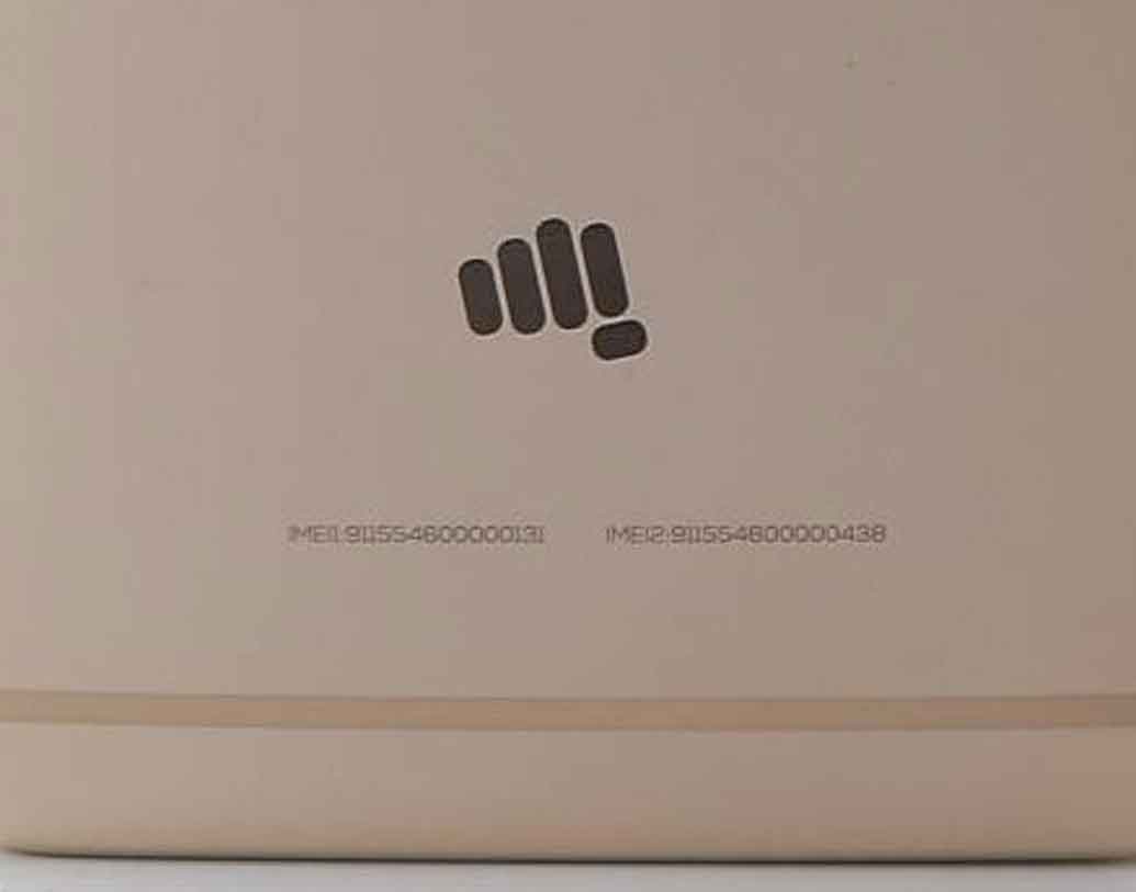 ডুয়াল ৫ মেগাপিক্সেল ক্যামেরা রয়েছে ভারত ৫-এ। সঙ্গে রয়েছে এলইডি ফ্ল্যাশও। রেডমি ৫এ ফোনে ডুয়াল ক্যামেরা নেই।