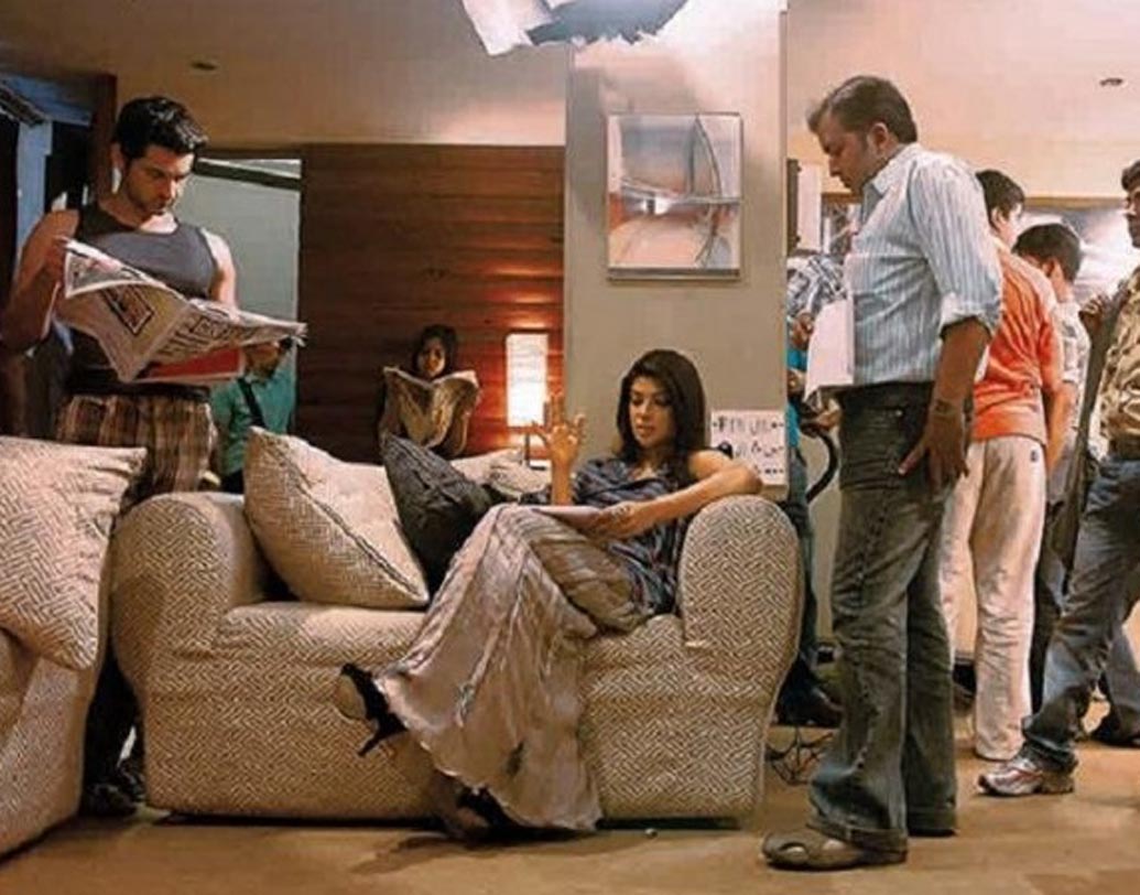 ফ্যাশন:
মধুর ভান্ডারকরের ফ্যাশন ছবির শুটিংয়ের আগে চলছে স্ক্রিপ্ট রিডিং সেশন।