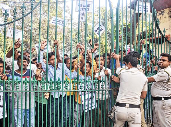 Protest at court premises on demand of punishment of murderers 