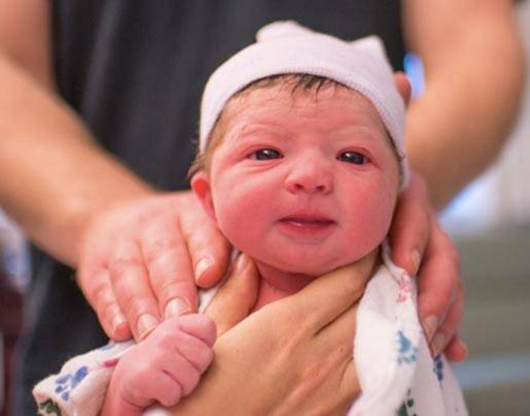 এইচআইভি পজিটিভ হলে সুস্থ সন্তানের জন্ম সম্ভব নয়: যদিও চিকিত্সকরা এমন কোনও গ্যারান্টি দিতে পারেন না সন্তানের মধ্যে সংক্রমণ ছড়াবে না। কিন্তু চিকিত্সকরা এও বলেন যে এইচআইভি পজিটিভরাও সুস্থ সন্তানের জন্ম দিতে পারেন।