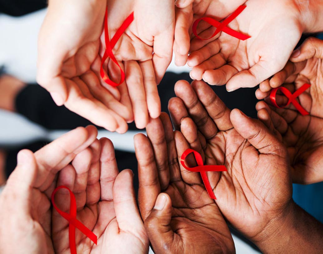 এইচআইভি পজিটিভ হলেই এইডস হবে: এইচআইভি ইনফেকশন থেকে এইডস হয় ঠিকই। কিন্তু এর কোনও মানে নেই যে এইচআইভি পজিটিভ হলেই এইডস হবে।