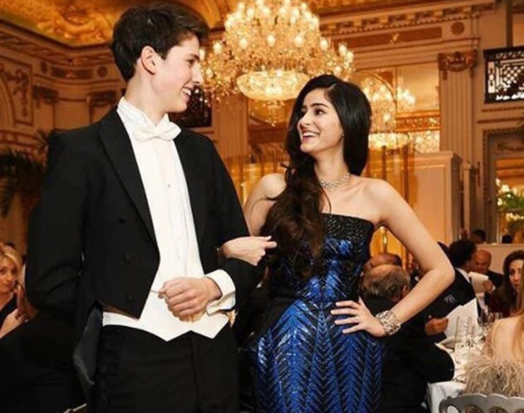 ডেকান ক্রনিকল-এর খবর অনুযায়ী অডিশনে ‘স্টুডেন্ট অব দ্য ইয়ার’ থেকে আলিয়া ভট্টের বেশ কয়েকটি লাইন বলতে দেওয়া হয়েছিল অনন্যাকে। কর্ণের নতুন নায়িকা নাকি বেশ ভালই অভিনয় করেছেন।