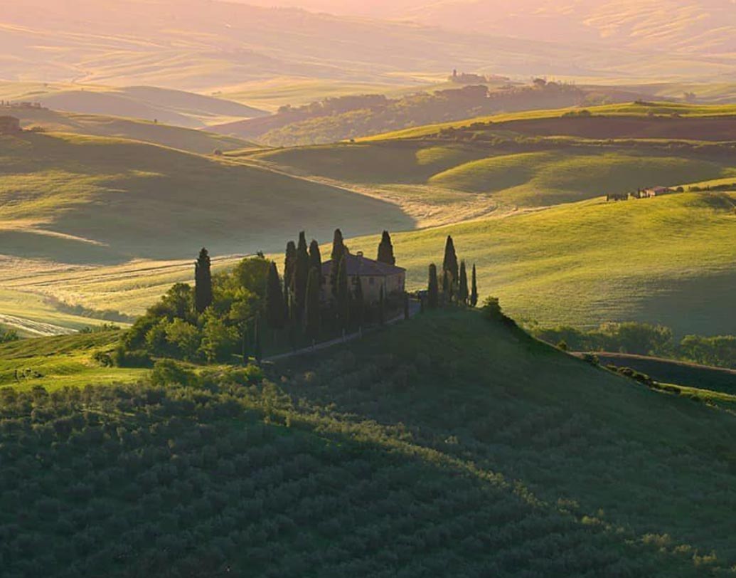 পরিবারের সদস্যদের নিয়ে ইতিমধ্যেই ইতালি গিয়েছেন অনুষ্কা শর্মা। তবে বিয়ের বিষয়ে এখনও মুখ খোলেননি।