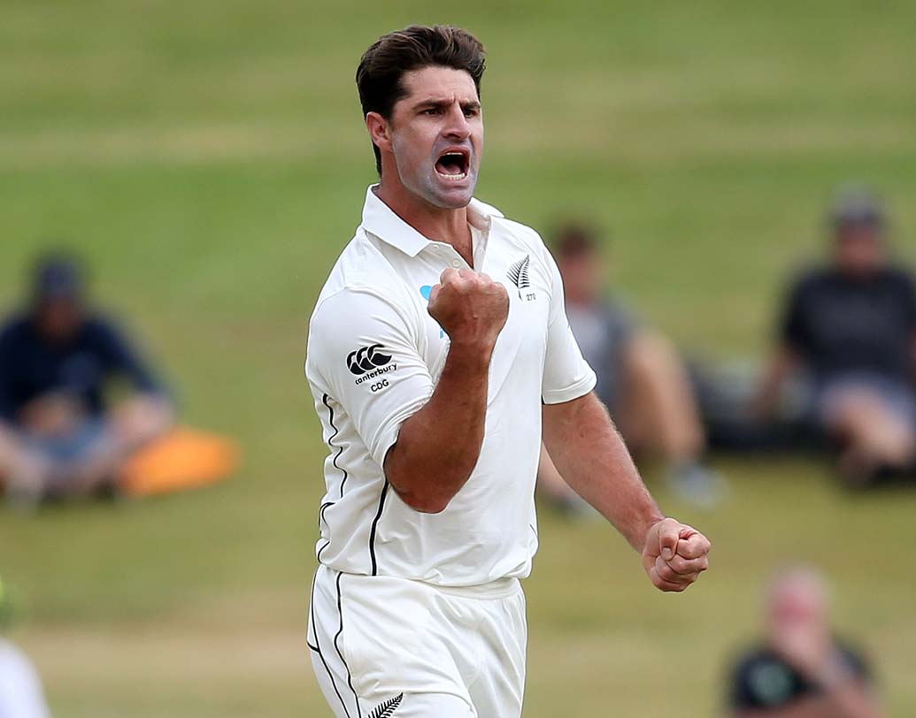 কলিন ডি’গ্র্যান্ডহোম: বিশ্বের সেরা অলরাউন্ডারদের মধ্যে অন্যতম নিউজিল্যান্ডের গ্র্যান্ডহোম। দেশের জার্সির পাশাপাশি গত আইপিএল-এ কলকাতার হয়েও নজর কেড়েছিলেন এই বিদেশি। এই আইপিএল-এও গ্র্যান্ডহোমকে দলে রাখতে চাইবে কেকেআর টিম ম্যানেজম্যান্ট।