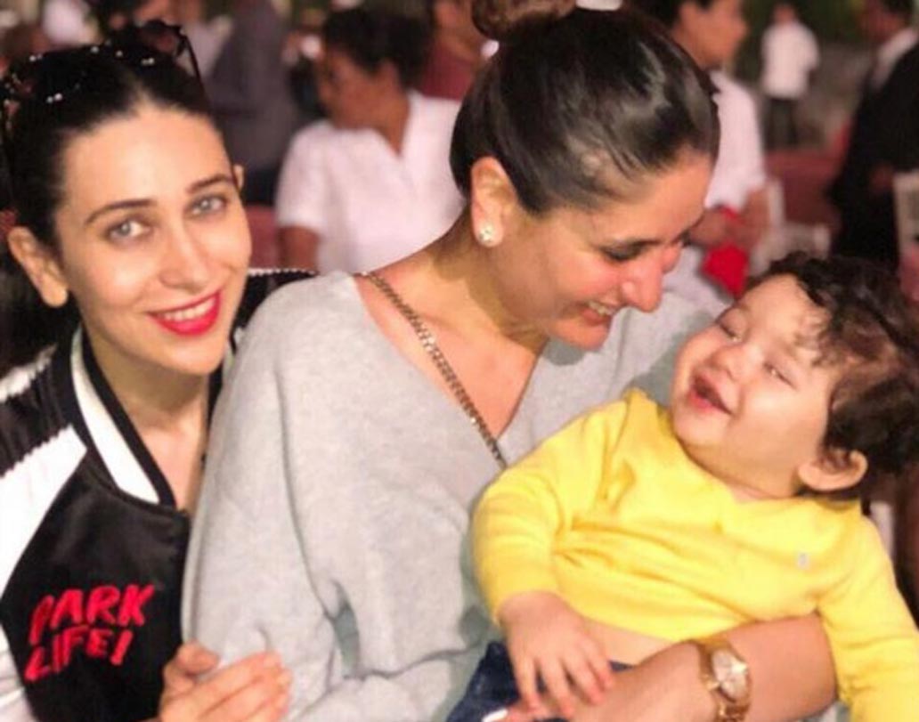 মায়ের সঙ্গে খুনসুটি তৈমুরের।