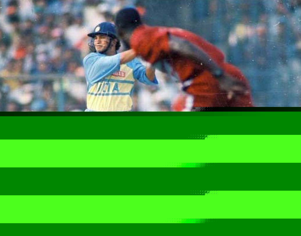 ১৬ নভেম্বর ১৯৯৩: অমদাবাদে ওয়েস্ট ইন্ডিজের বিরুদ্ধে ১০০ রানে শেষ হয় ভারতীয় ইনিংস।