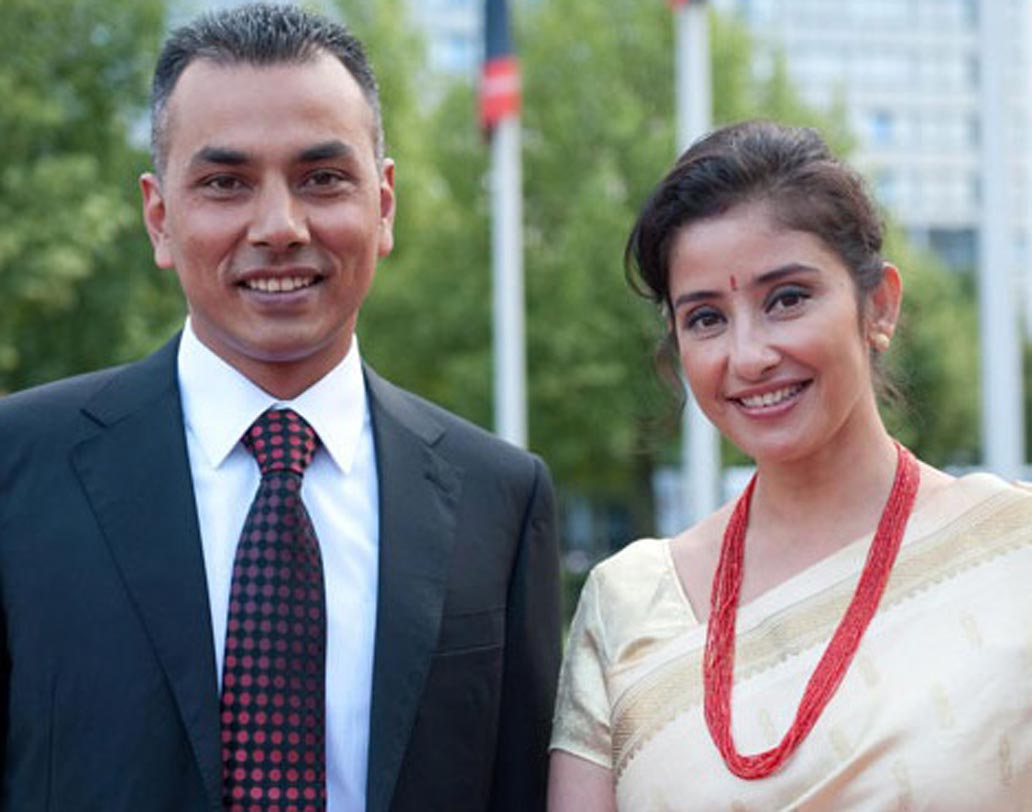 ২০১০-এর ১৯ জুন নেপালি ব্যবসায়ী পাত্র সম্রাট দাহালের সঙ্গে ট্র্যাডিশনাল বিয়ে করেছিলেন মনীষা কৈরালা। কাঠমান্ডুতে হয়েছিল সেই বিয়ে। হানিমুনে ফিনল্যান্ডে গিয়েছিলেন নবদম্পতি। ফেসবুকে পরিচয়ের মাধ্যমে বিয়ে হয়েছিল মনীষা ও সম্রাটের। যদিও বিয়ের দু’বছরের মধ্যেই ডিভোর্স হয়ে যায় তাঁদের।