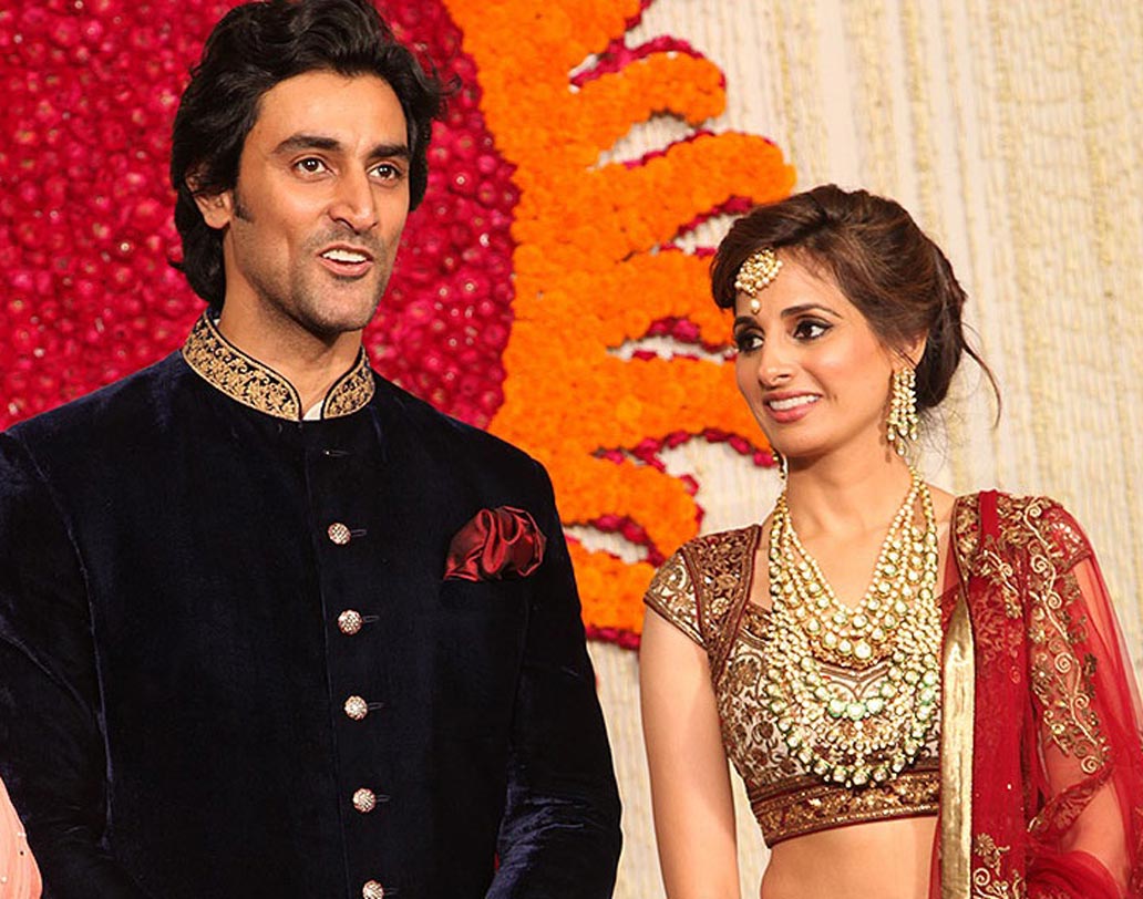 বলিউড অভিনেতা কুণাল কপূর বিয়ে করেছিলেন ২০১৫-তে। অমিতাভ বচ্চনের ভাইঝি নয়না বচ্চনের সঙ্গে আফ্রিকার সেচেলিজ দ্বীপে বিয়ে হয়েছিল কুণালের। সেই বিয়েতেও হাজির ছিলেন দুই পরিবারের একেবারে ঘনিষ্ঠরা।