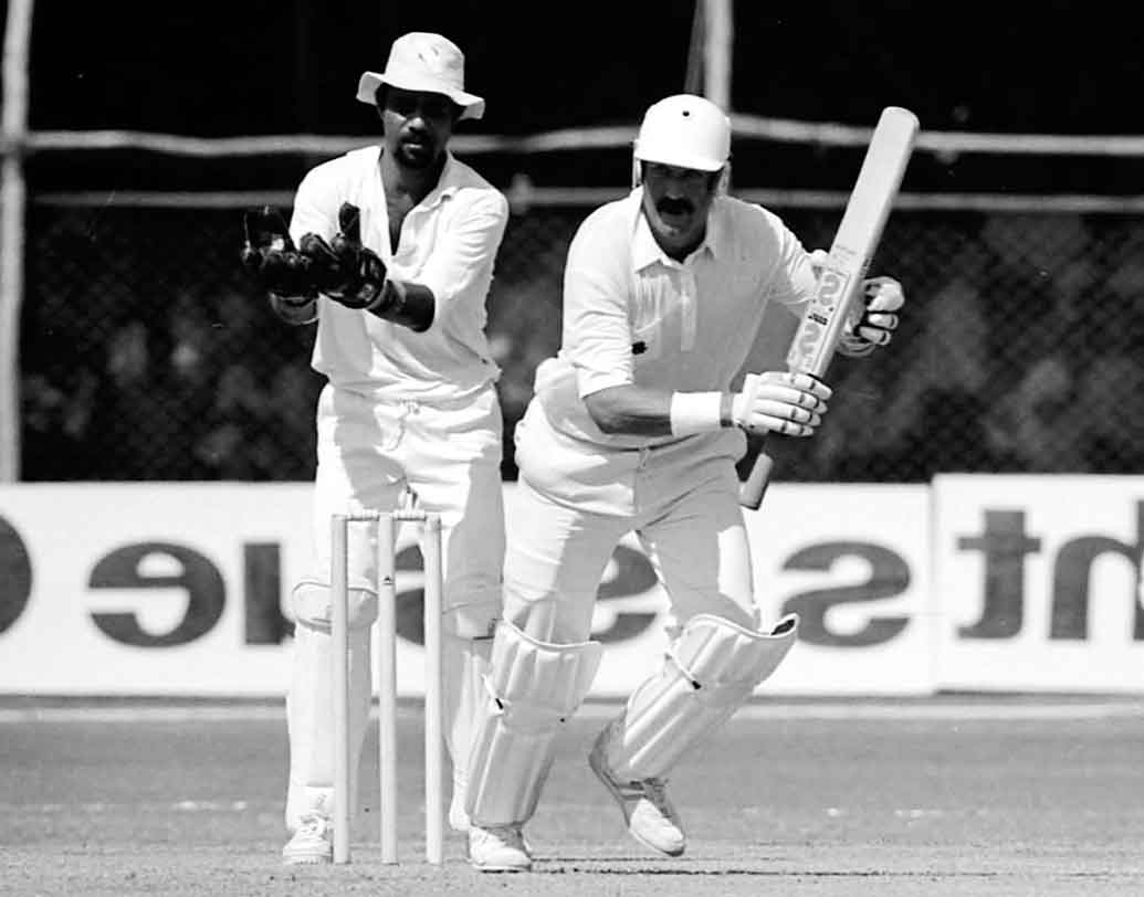 গ্রাহাম গুচ: অদ্ভুত ব্যাটিং স্টান্সের আদি পুরুষ বলা যেতে পারে তাঁকে। গুচের সময়ে হাই ব্যাকলিফ্ট স্টান্স নিতে কাউকেই দেখা যেত না।