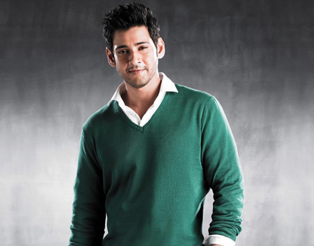 মহেশ বাবু- দক্ষিণের সুপারস্টার হলেও এক নরম পানীয়ের বিজ্ঞাপনের পরেই দেশ জুড়ে পরিচিত মুখ হয়ে ওঠেন মহেশ বাবু। মাত্র চার বছর বয়সে শিশুশিল্পী হিসেবে গ্ল্যামার দুনিয়ায় পা রাখেন মহেশ। বাবা অভিনয় করতেন, সেই সূত্রেই অভিনয়ের সঙ্গে গাঁটছড়া বাঁধেন তিনি। তবে নায়ক হিসেবে কাজ শুরু করেন ১৯৯৯ সালে। তাঁর অভিনীত ‘ডোকুডু’, ‘বিজনেসম্যান’ দক্ষিণের সুপারহিট সিনেমা। অভিনয়ের সূত্রেই সহ-অভিনেত্রী নম্রতা শিরোদকরের প্রেমে পড়েন মহেশ। কিছু দিন পর বিয়েও করেন। জনপ্রিয়তার সূত্রে পাঁচ বছর আগে একটি নামী ম্যাগাজিনে বিশ্বের প্রথম একশো জন সেলেবের মধ্যে জায়গা করে নিয়েছিলেন তিনি। মহেশের বাৎসরিক আয় চল্লিশ কোটি টাকারও বেশি। তবে তিনি উপার্জনের তিরিশ শতাংশ অর্থ খরচ করেন সমাজসেবায়।