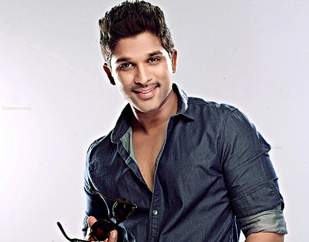 অল্লু অর্জুন- অল্লুও শুরু করেছিলেন চাইল্ড অ্যাক্টর হিসেবে। ২০০৩ সালে ‘গঙ্গোত্রী’তেই প্রথম নায়ক হিসেবে দেখা যায় অল্লুকে। তবে ‘আর্য’তে তাঁর অভিনয়, স্ক্রিন প্রেজেন্স ছাপ ফেলেছিল দর্শকের মনে। সঙ্গে তুখোড় ডান্স তো রয়েছেই। সোশ্যাল নেটওয়র্কিং সাইটেও বেশ সক্রিয় এই অভিনেতা। ফেসবুকে অল্লুর ভক্তসংখ্যা এক কোটিরও বেশি। বিগত তিন বছরেই তিনি স্থান পেয়েছেন একটি ম্যাগাজিনের জনপ্রিয় ১০০ সেলেব্রিটির তালিকায়।