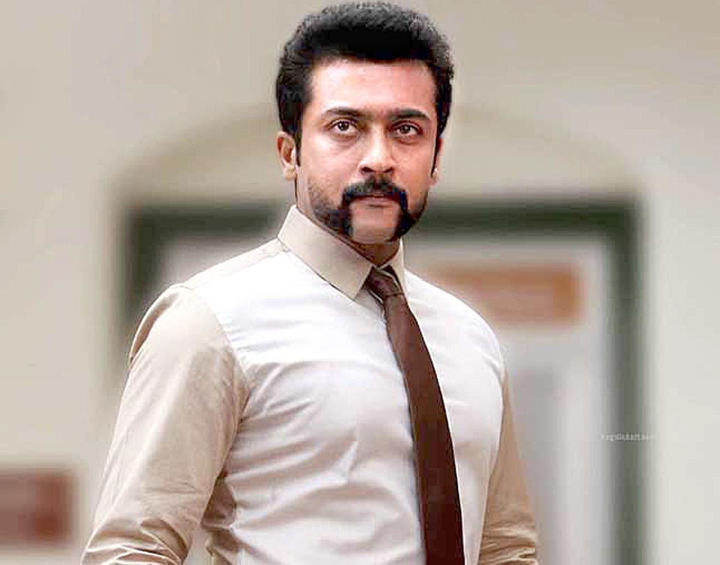 সূর্য-তামিল ছবির অন্যতম জনপ্রিয় তারকা সূর্যকে হয়তো টিভিতে অনেকেই দেখেছেন। তাঁর হাসি, দুর্দান্ত অ্যাকশনে মজে দর্শকরা। তবে সূর্যর অভিনয়ে আসার ঘটনাও বেশ চমকপ্রদ। বাবা অভিনেতা হলেও প্রথম দিকে অভিনয় নিয়ে কোনও উৎসাহই ছিল না সূর্যর। একটি গারমেন্ট এক্সপোর্ট ফ্যাক্টরিতে চাকরি করতেন। সেখানে গোপন রেখেছিলেন বাবার পরিচয়ও। হঠাৎই ছবিতে অভিনয়ের সুযোগ পান মণি রত্নম প্রযোজিত ‘নেরুক্কু নার’ ছবিতে। তার পর আর ফিরে তাকাতে হয়নি তাঁকে। বিয়ে করেছেন জনপ্রিয় অভিনেত্রী জ্যোতিকাকে। কেরিয়ারে ‘গজনী’, ‘সিংহম’, ‘২৪’-এর মতো প্রচুর সুপারহিট ছবি রয়েছে সূর্যর ঝুলিতে। অভিনয়ের পাশাপাশি সমাজসেবামূলক কাজেও জড়িত এই অভিনেতা।