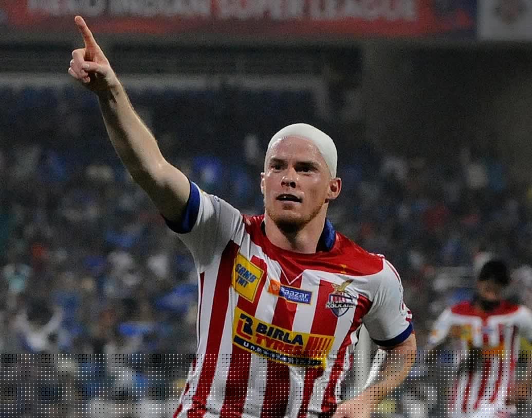 ইয়ান হিউম: আইএসএলের অন্যতম ধারাবাহিক ফুটবলার কানাডার এই স্ট্রাইকার। আইএসএলের ২০০ তম গোলটি আসে হিউমেরই পা থেকে। ২০১৫ সালে এটিকের জার্সি গায়ে মুম্বই সিটি এফসির বিরুদ্ধে গোলটি করেছিলেন হিউম। এটিকের পক্ষে ম্যাচের ফল ছিল ৪-১।