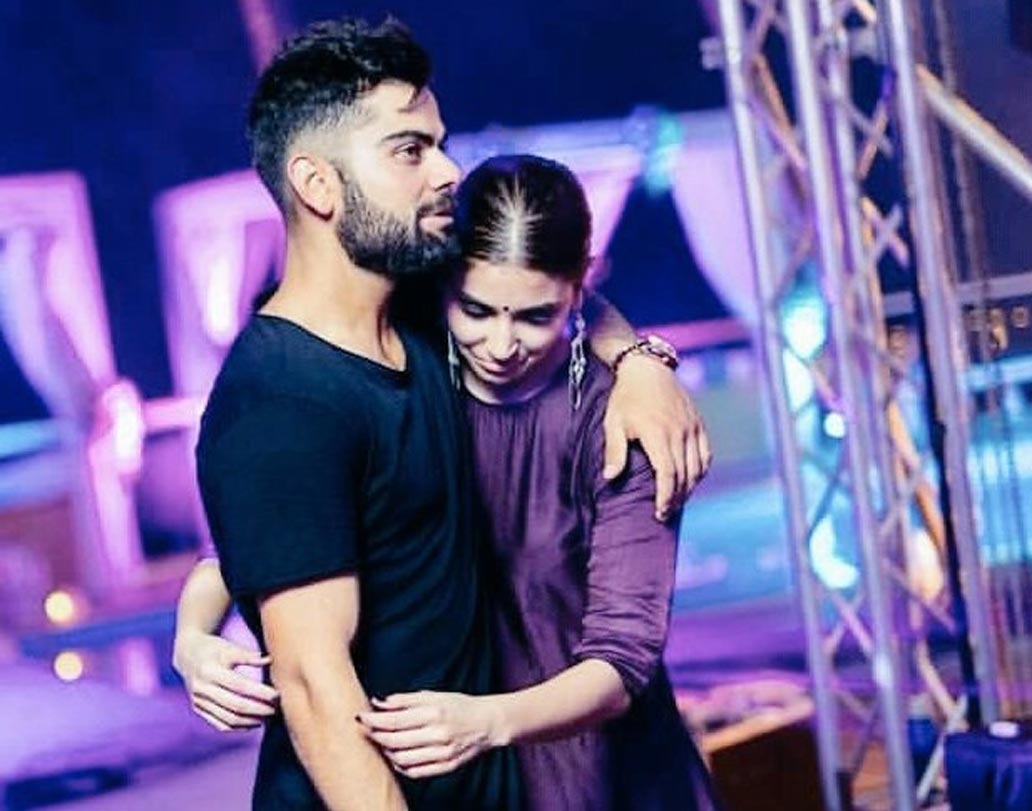 এর পর অসংখ্য বার একসঙ্গে তাঁদের পাবলিক অ্যাপিয়ারেন্সে প্রমাণ হয়ে গিয়েছিল প্রেম করছেন বিরাট-অনুষ্কা। সতীর্থ যুবরাজ সিংহের বিয়েতে একসঙ্গে বিরাট-অনুষ্কার ভাংরা চোখ ধাঁধিয়ে দিয়েছিল সবার।