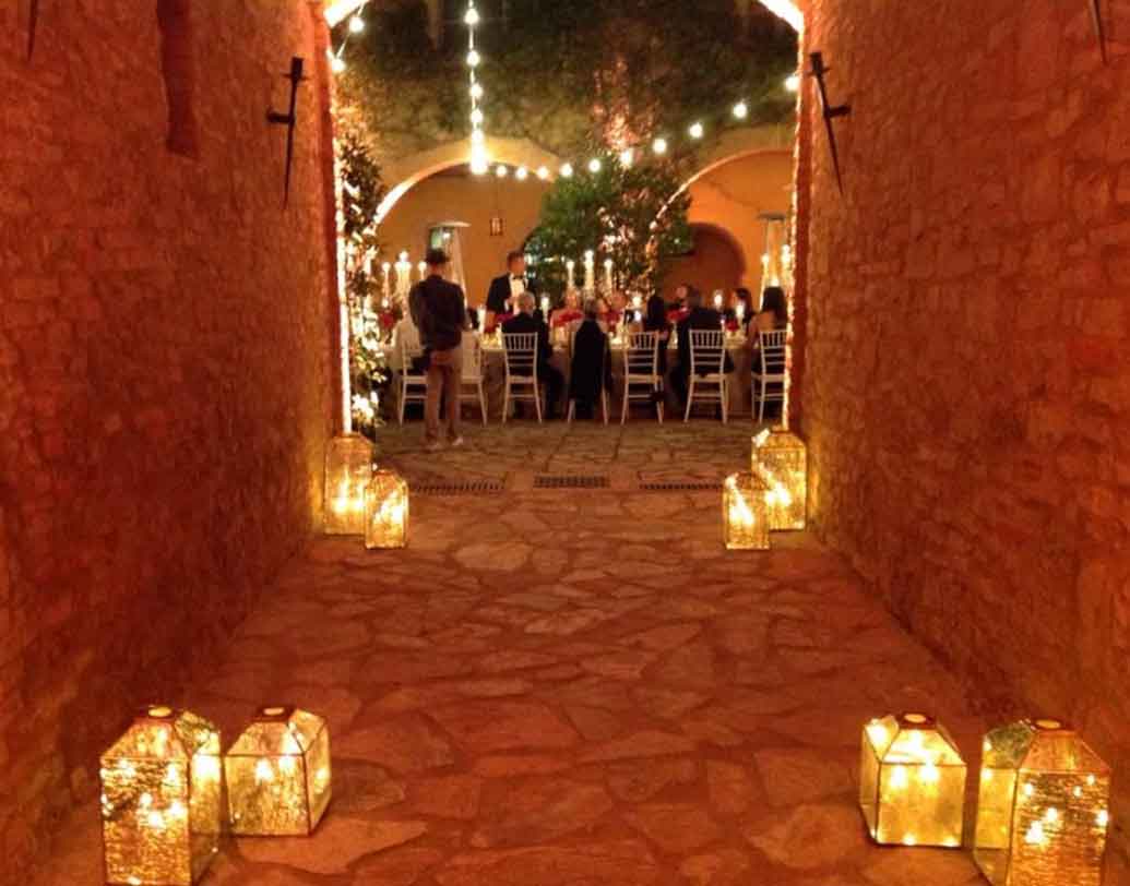 ছবির মতো সুন্দর এই তাস্কানির নিরাপত্তা ব্যবস্থাও সারা বিশ্বে সমাদৃত। এ পর্যন্ত বহু হলিউড তারকার বিয়ে রয়েছে বর্গ ফিনোচ্চিয়েতোতে। কিন্তু তাস্কানিতে ভারতীয় বিয়ে এই প্রথম।