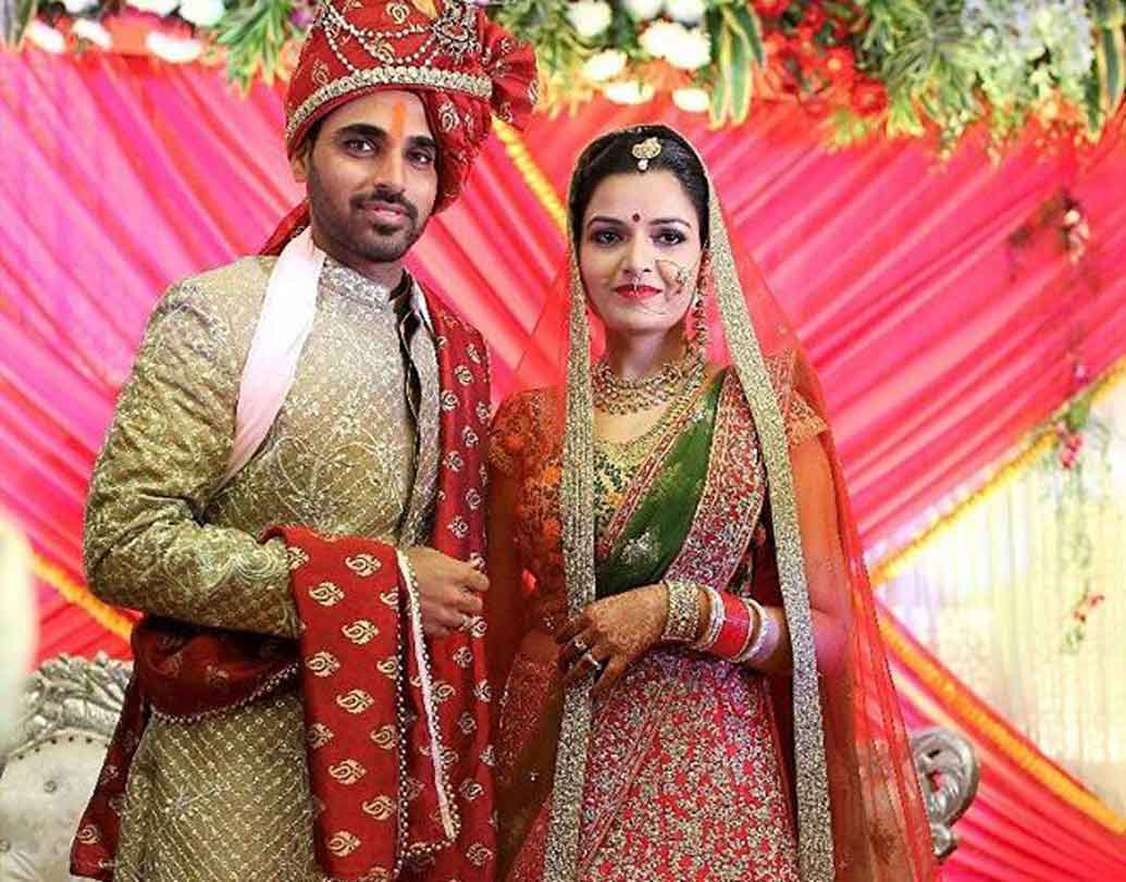 ভুবনেশ্বর কুমার: ২৩ নভেম্বর মেরঠে দীর্ঘ দিনের বান্ধবী নুপূর নাগরকে বিয়ে করেন ভারতীয় দলের তারকা পেসার ভুবনেশ্বর কুমার।