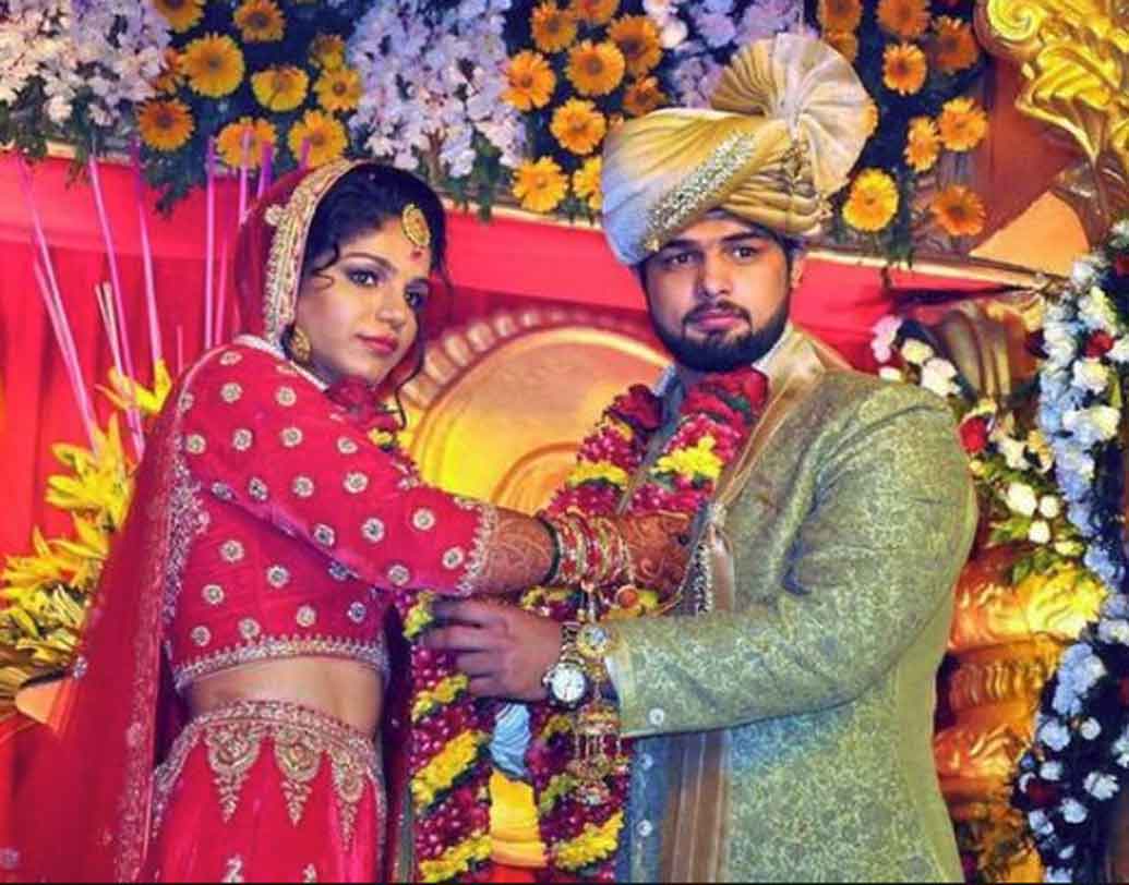 সাক্ষী মালিক: চলতি বছরের মে মাসে রোহতকে কুস্তিগীর সত্যবর্ত কাদিয়ানকে বিয়ে করেন অলিম্পিকে বোঞ্জ জয়ী মহিলা কুস্তিগীর সাক্ষী মালিক।