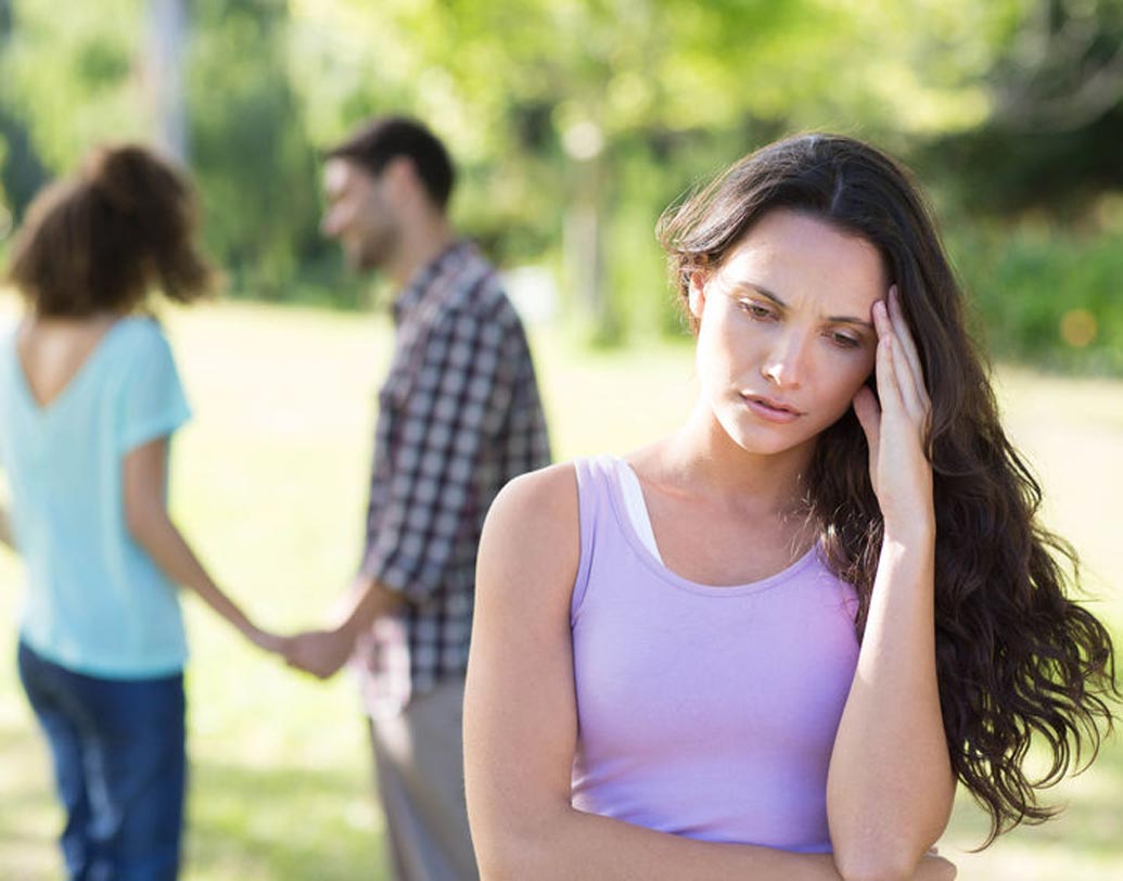 সঙ্গীকে শিক্ষা দিতে গিয়ে নিজে কারও সঙ্গে জড়িয়ে পড়বেন না। প্রতিশোধ নেওয়া কখনই কোনও উপায় বা সমাধান নয়।