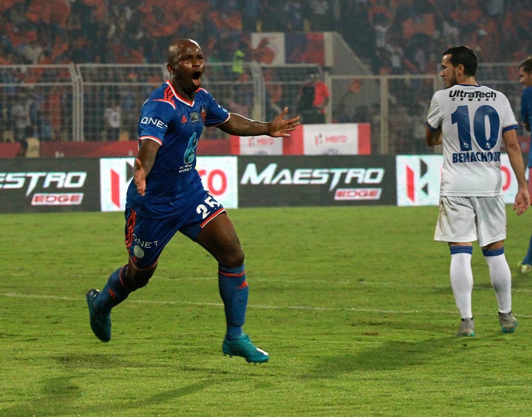 ডুডু ওমাগবেমি: ১৭ নভেম্বর ২০১৫-এ গোয়ার জওহরলাল নেহরু স্টেডিয়ামে এফসি গোয়ার জার্সি গায়ে ২৫ মিনিটে হ্যাটট্রিক করেছিলেন ডুডু ওমাগবেমি। প্রতিপক্ষ ছিল মুম্বই সিটি এফসি।