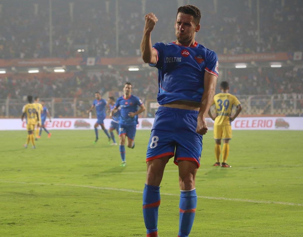 ফেরান করোমিনাস: ৯ ডিসেম্বর ২০১৭ আইএসএল ইতিহাসের দ্রুততম হ্যাটট্রিকটি করেন ফেরান। এফসি গোয়ার জার্সি গায়ে কেরল ব্লাস্টার্সের বিরুদ্ধে মাত্র ৭ মিনিটে হ্যাটট্রিক করেন ফেরান।