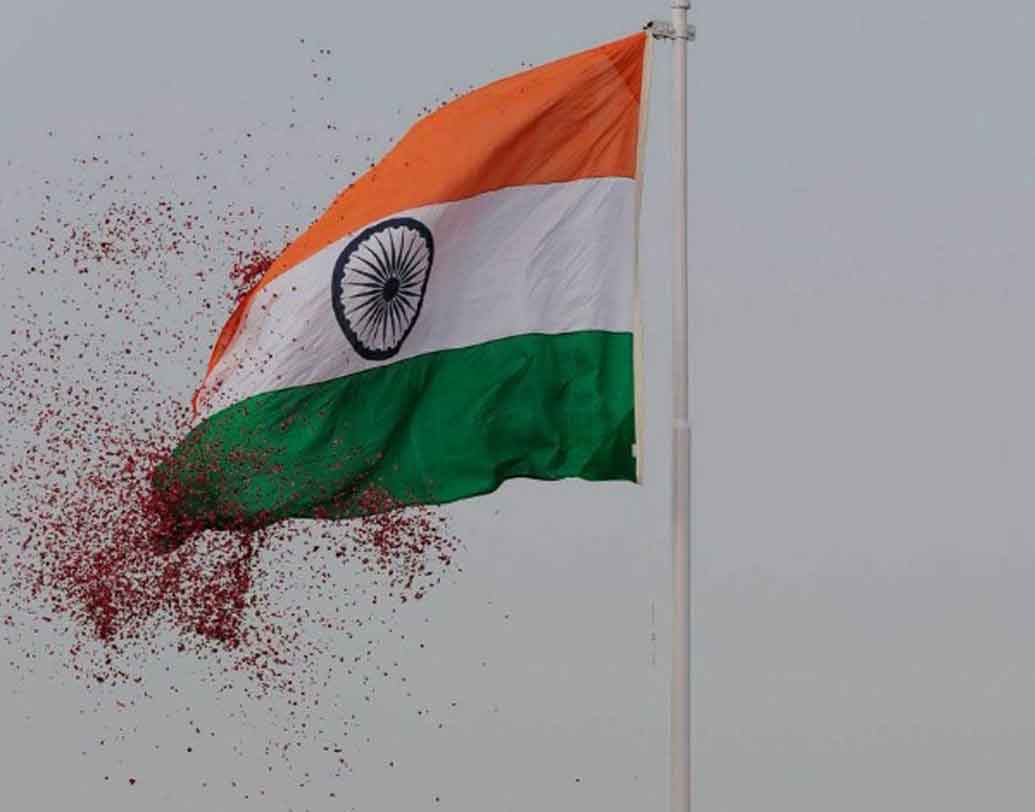 অগস্ট:
জুলাইয়ের মন খারাপ ভাল করে দেবে অগস্ট। এই মাসে ছুটিই ছুটি। ১৫ অগস্ট স্বাধীনতা দিবস বুধবার। ১৭ তারিখ পার্সি নিউ ইয়ার, ১৮ তারিখ শনিবার, ১৯ তারিখ রবিবার। আবার অন্যদিকে, ২২ অগস্ট ইদ, ২৪ তারিখ ওনাম, এরপর ২৫ ও ২৬ তারিখ শনি ও রবিবার। আগে থেকে প্ল্যান করলে অগস্ট মাস উইকএন্ড ট্যুরের জন্য পারফেক্ট।