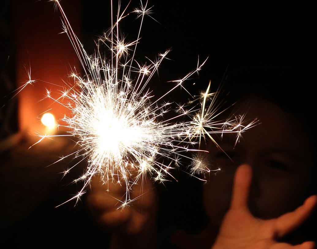 নভেম্বর:
এই মাসেও ছুটির ভাগ্য ভাল। ৩ নভেম্বর শনিবার, ৪ তারিখ রবিবার, ৫ তারিখ ধনতেরাস। ৬ তারিখ একটা ছুটি নিতে হবে আপনাকে। তারপর আবার ৭ নভেম্বর দিওয়ালি, ৮ তারিখ লক্ষ্মী পুজো, ৯ তারিখ ভাইফোঁটা। ১০ এবং ১১ তারিখ শনি ও রবিবার।