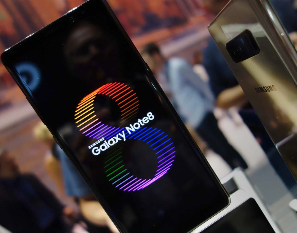 স্যামসাং: স্যামসাং গ্যালাক্সি নোট ৮, গ্যালাক্সি এস৮ এবং এস৮ প্লাসের গ্রাহকেরা ৩০৯ টাকা রিচার্জ করালে পাবেন মোট ৫৬ জিবি (প্রতিদিন ২জিবি করে) ডেটা প্যাক। স্যামসাঙের অন্যান্য ৪জি স্মার্টফোনে ৩০৯ টাকা বা তার বেশি রিচার্জ করালে মিলবে ১০৮ জিবি পর্যন্ত অতিরিক্ত ডেটার সুবিধা।