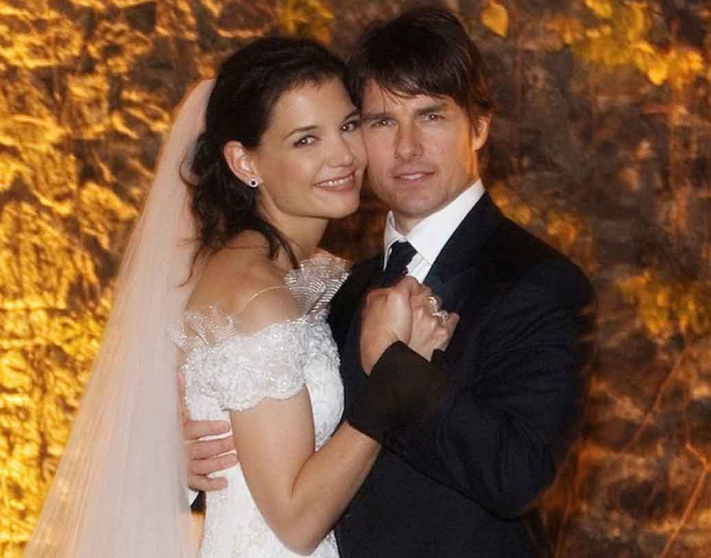 টম ক্রুজ ও কেটি হোমস:
২০০৬ সালে রোমের কাছেই একটি পুরনো লেকসাইড টাউনে বিয়ে করেছিলেন টম ও কেটি। যদিও এখন বিচ্ছেদ হয়ে গিয়েছে তাঁদের।