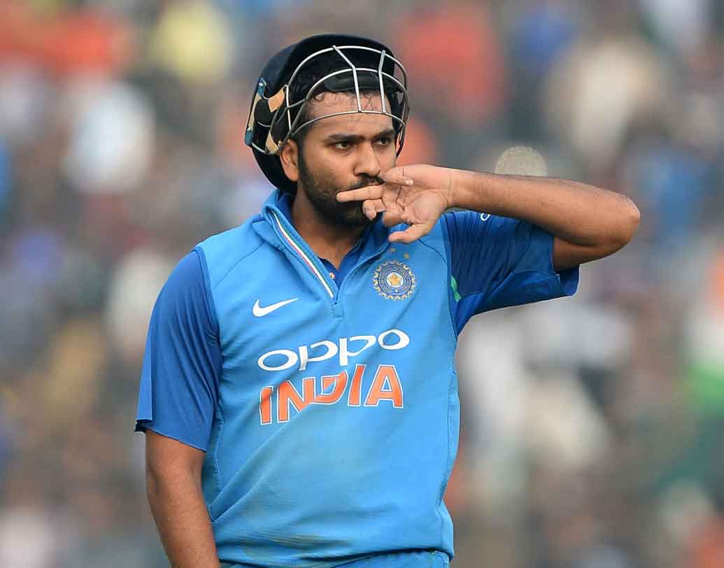 মাত্র ১৫১ বলে ২০০ রানের মাইলস্টোন স্পর্শ রোহিত।