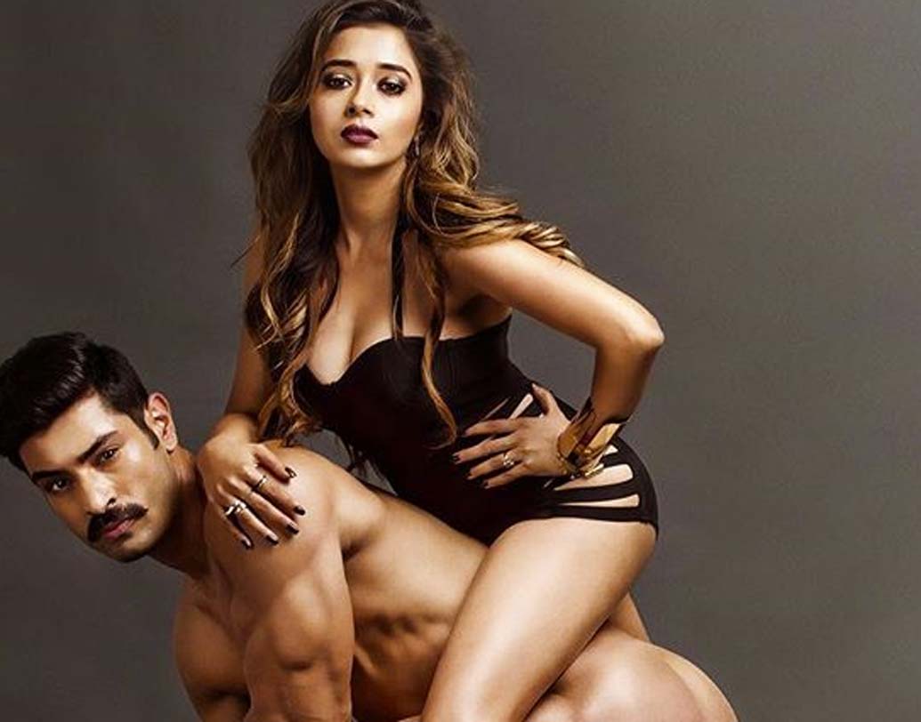 এই সেই বিশেষ ফোটো। যেখানে টিনার সঙ্গে পোজ দিয়েছেন অভিনেতা অঙ্কিত ভাটিয়া।